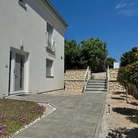 Cozy Rosmarin With Private Pool Lejlighed Krk Town