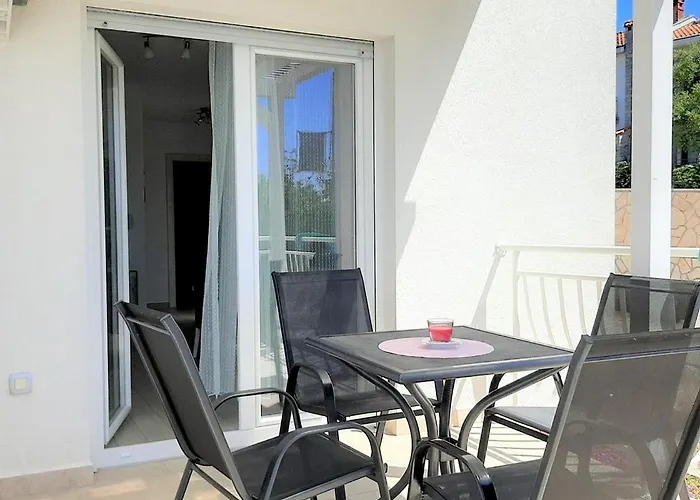 Cozy Rosmarin With Private Pool Krk Town